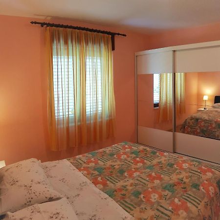 Apartments Aurora Kastela Bagian luar foto