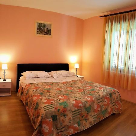 Apartments Aurora Kastela Bagian luar foto