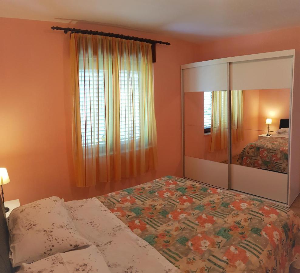 Apartments Aurora Kastela Bagian luar foto