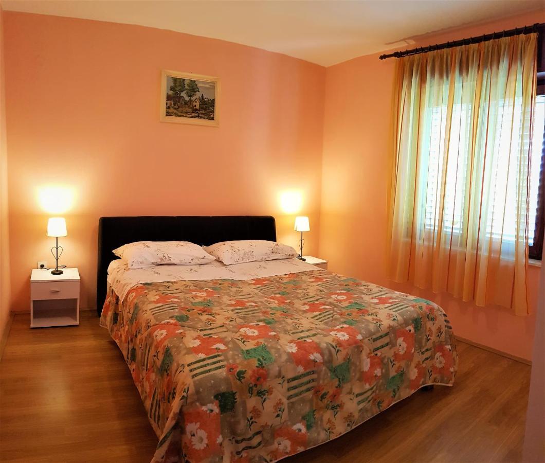 Apartments Aurora Kastela Bagian luar foto